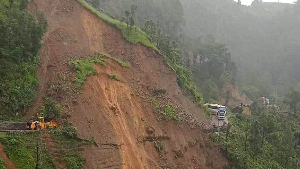पहिराले महाकाली लोकमार्ग अवरुद्ध